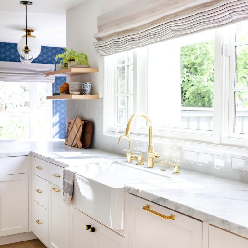 white-kitchen-counter-img